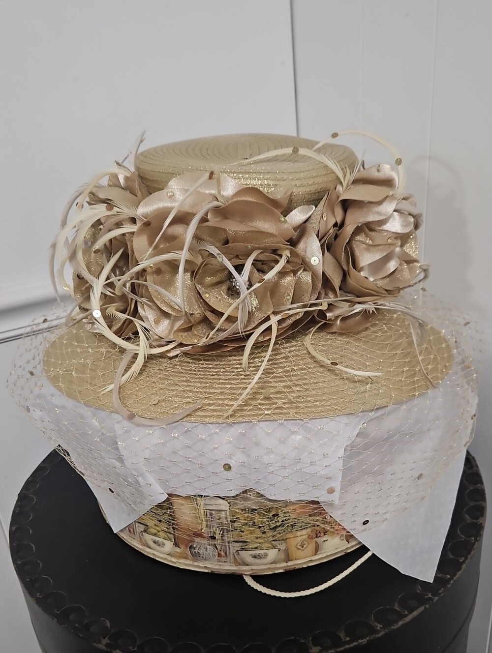 Elegant Beige Floral Hat with Veil